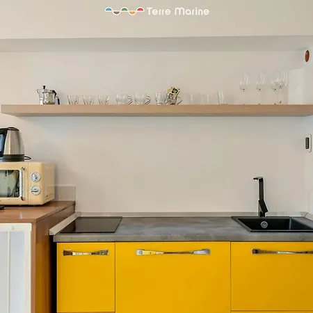 Yellow Lemon Tree, Terre Marine Apartment *