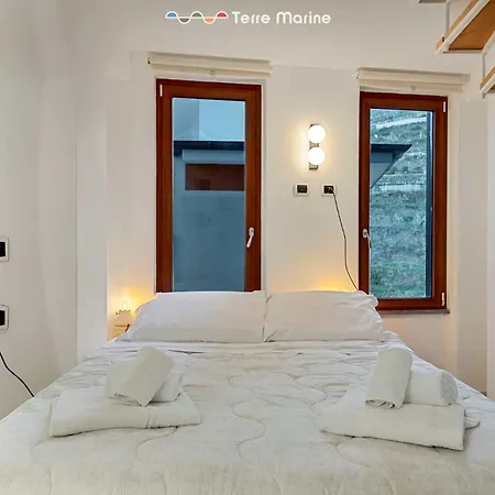 Yellow Lemon Tree, Terre Marine Apartment *
