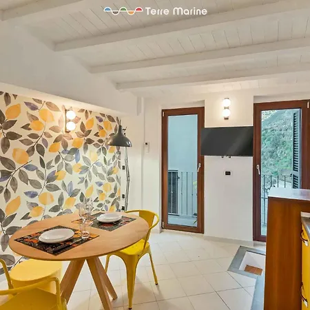 Yellow Lemon Tree, Terre Marine Apartman *